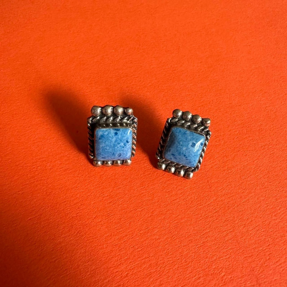 Sterling silver and‎ lapis studs